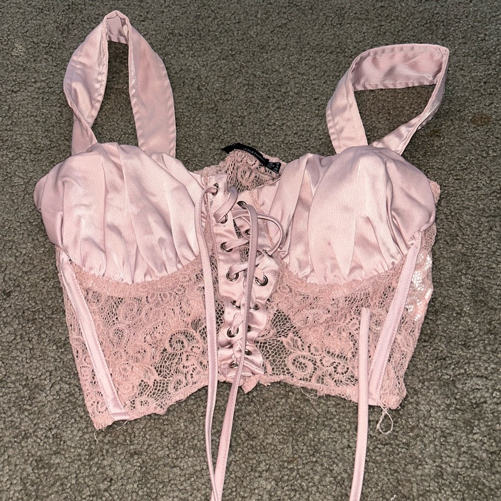 Pretty little thing Crop top!!